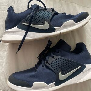 Nike Men's Dark Blue and White Sneakers
